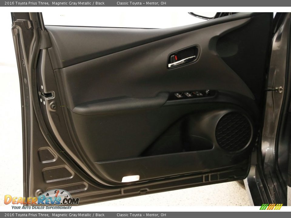 2016 Toyota Prius Three Magnetic Gray Metallic / Black Photo #4