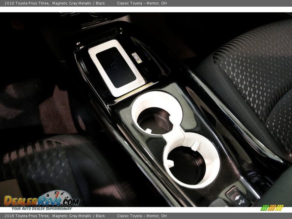 2016 Toyota Prius Three Magnetic Gray Metallic / Black Photo #15