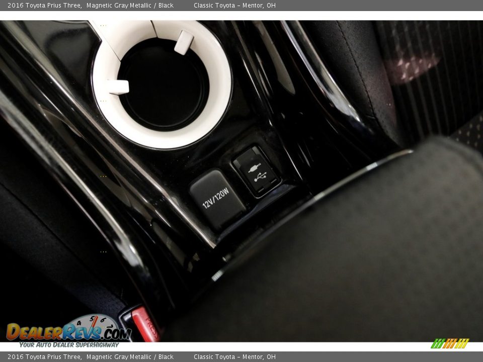 2016 Toyota Prius Three Magnetic Gray Metallic / Black Photo #16