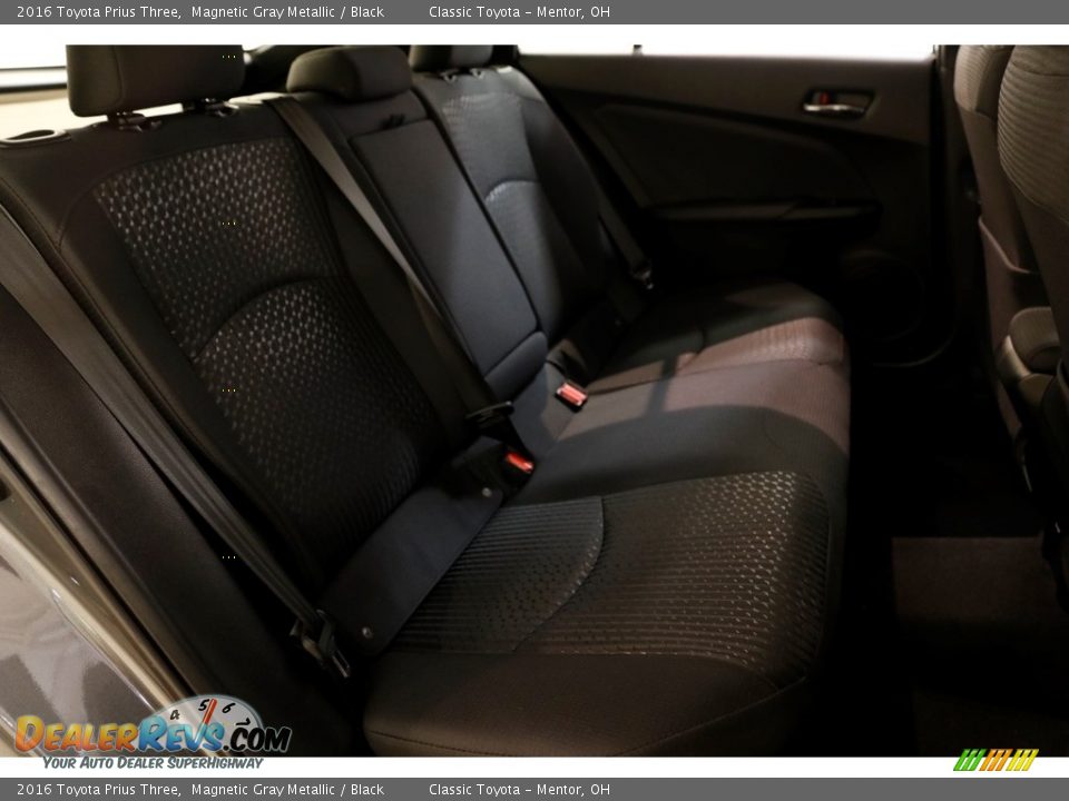 2016 Toyota Prius Three Magnetic Gray Metallic / Black Photo #18