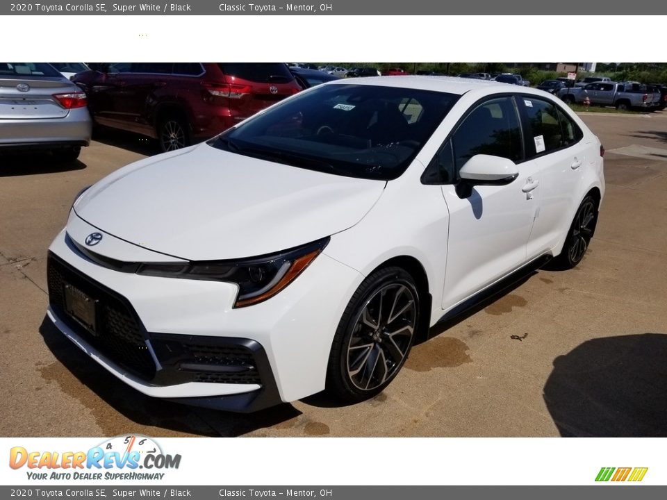 Front 3/4 View of 2020 Toyota Corolla SE Photo #1