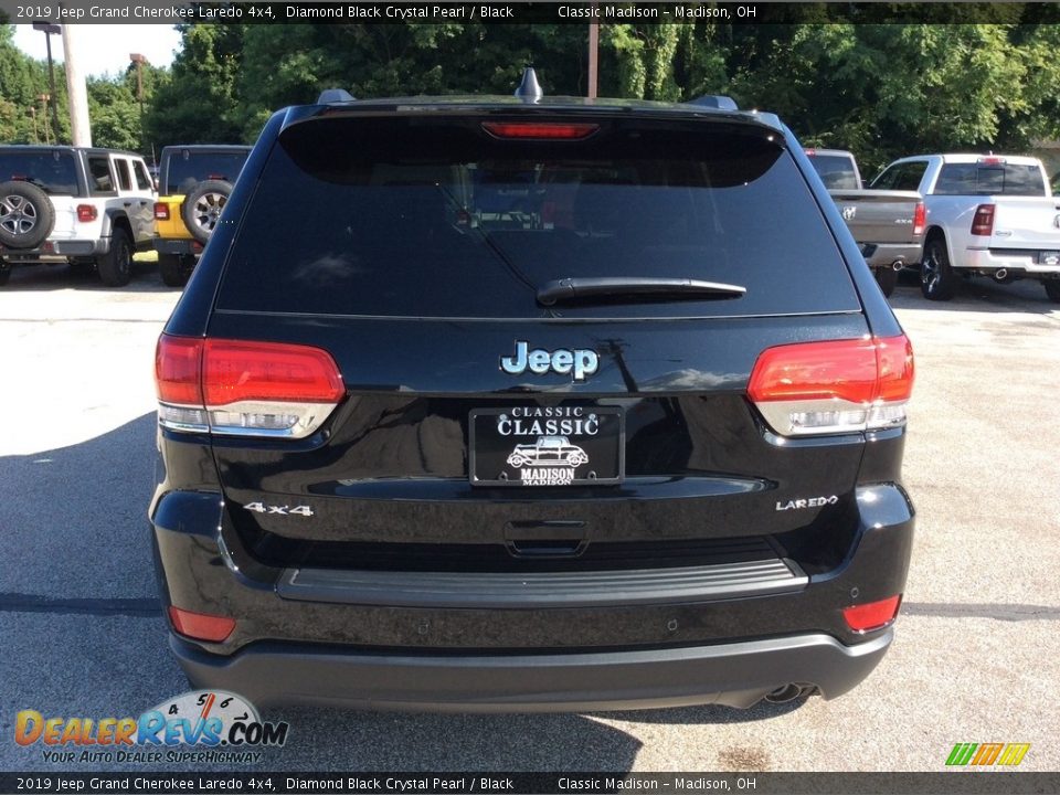 2019 Jeep Grand Cherokee Laredo 4x4 Diamond Black Crystal Pearl / Black Photo #8