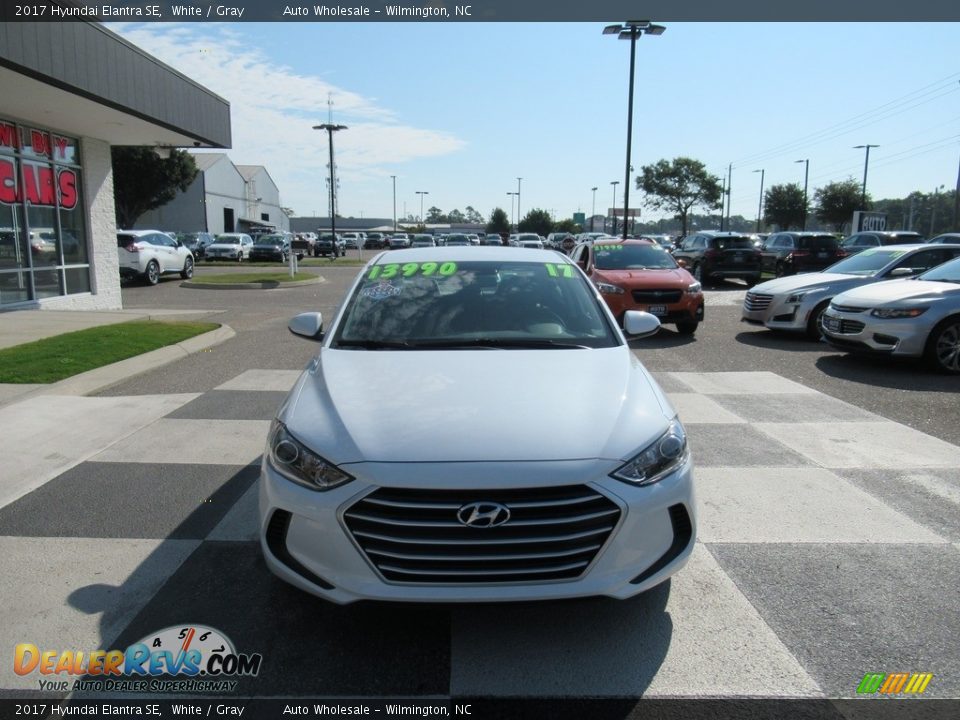 2017 Hyundai Elantra SE White / Gray Photo #2