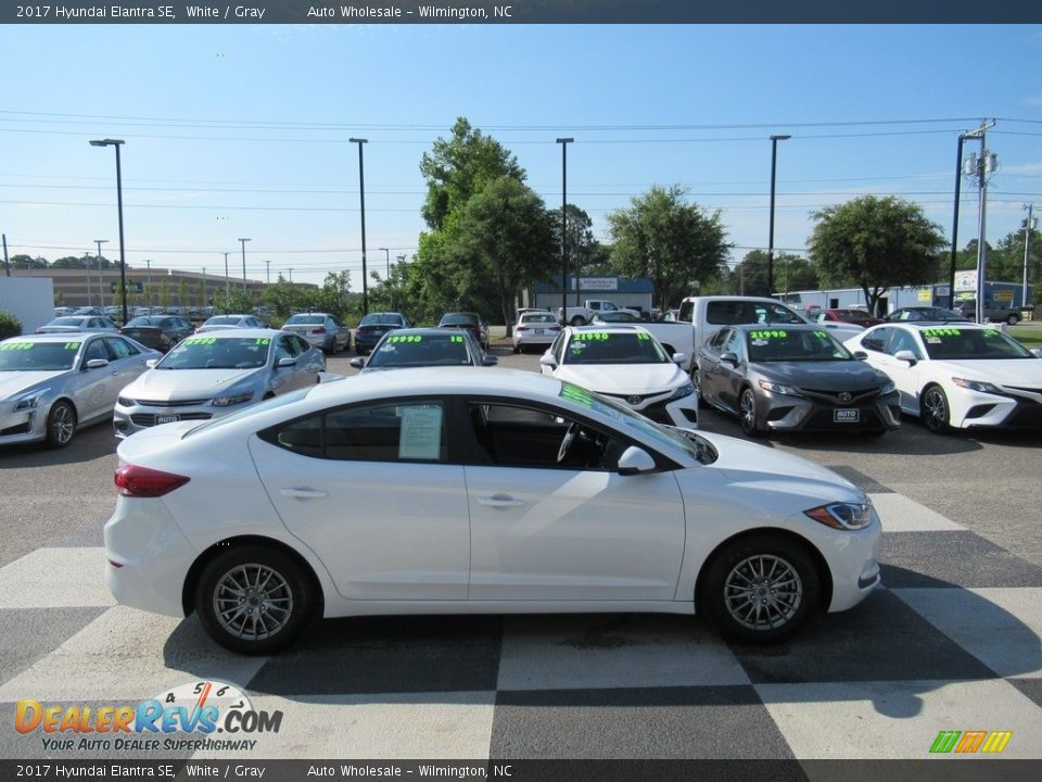 2017 Hyundai Elantra SE White / Gray Photo #3