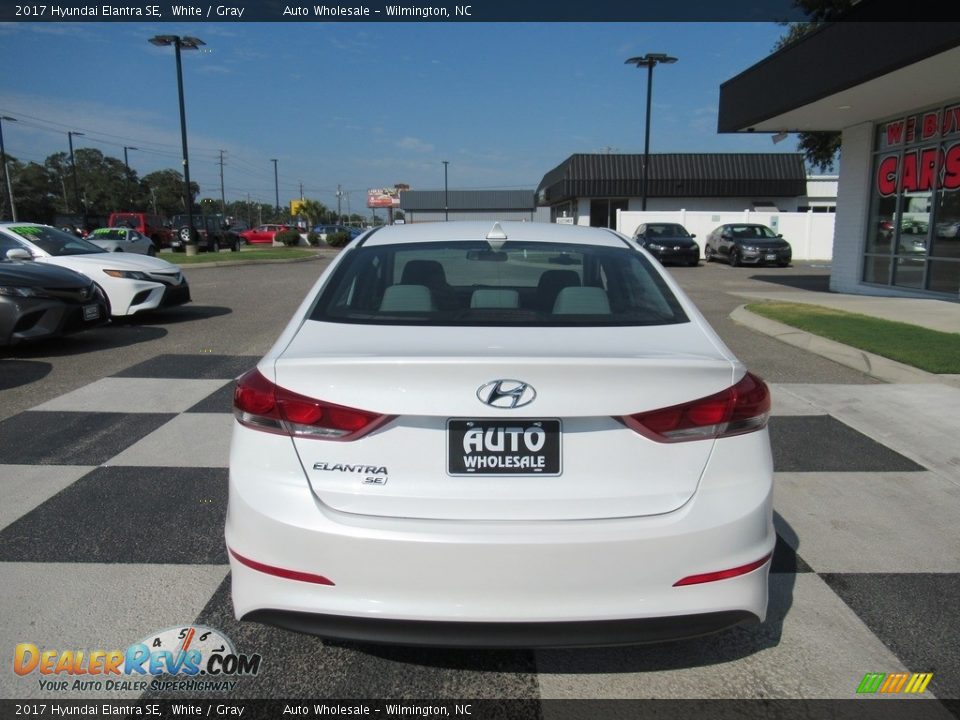 2017 Hyundai Elantra SE White / Gray Photo #4