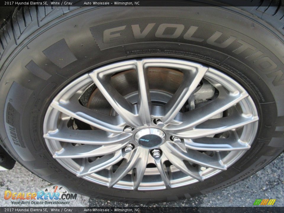 2017 Hyundai Elantra SE White / Gray Photo #7