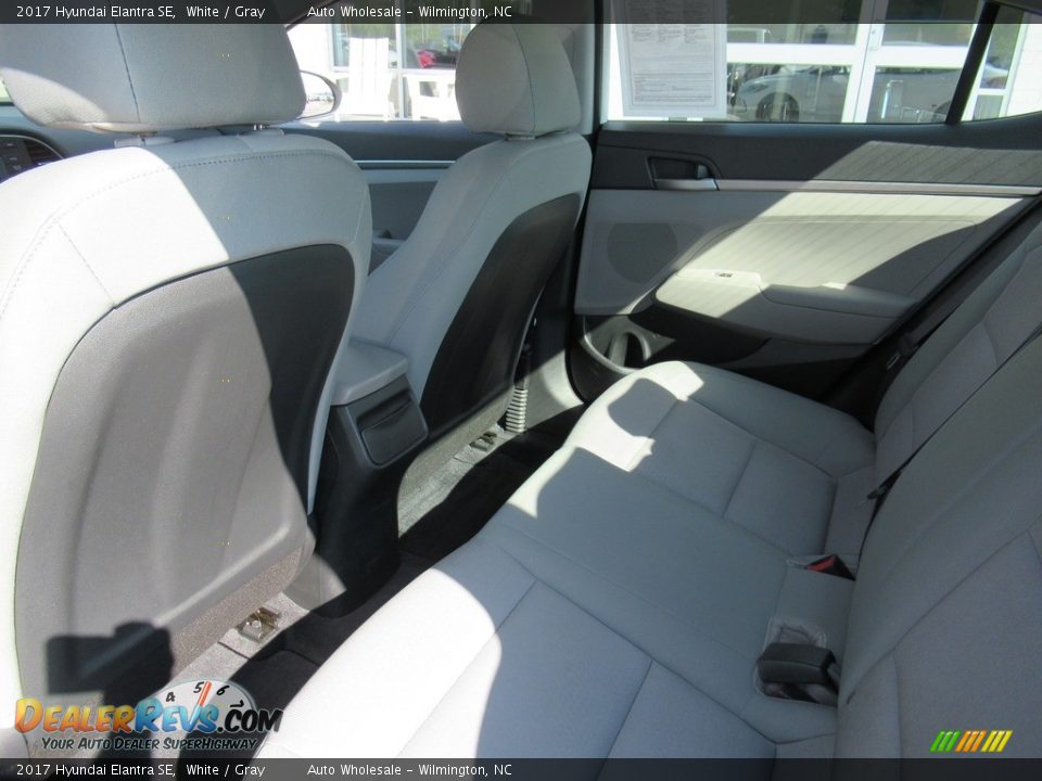 2017 Hyundai Elantra SE White / Gray Photo #12