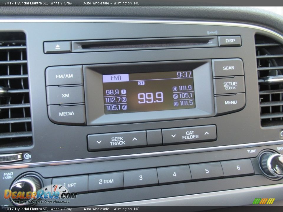 2017 Hyundai Elantra SE White / Gray Photo #17