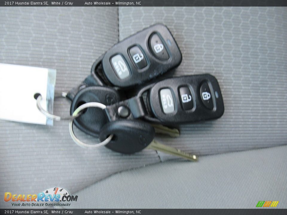 2017 Hyundai Elantra SE White / Gray Photo #20
