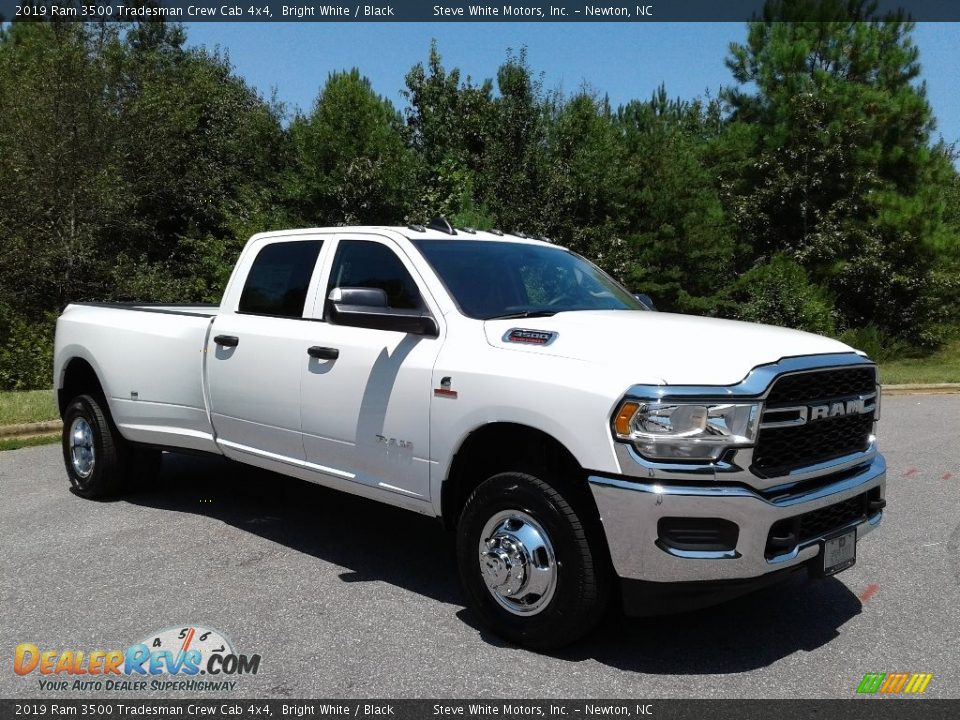 2019 Ram 3500 Tradesman Crew Cab 4x4 Bright White / Black Photo #4