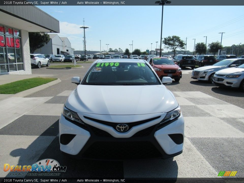 2018 Toyota Camry SE Super White / Ash Photo #2