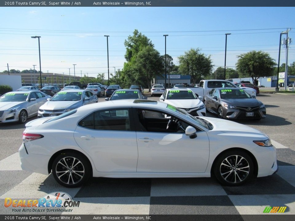 2018 Toyota Camry SE Super White / Ash Photo #3