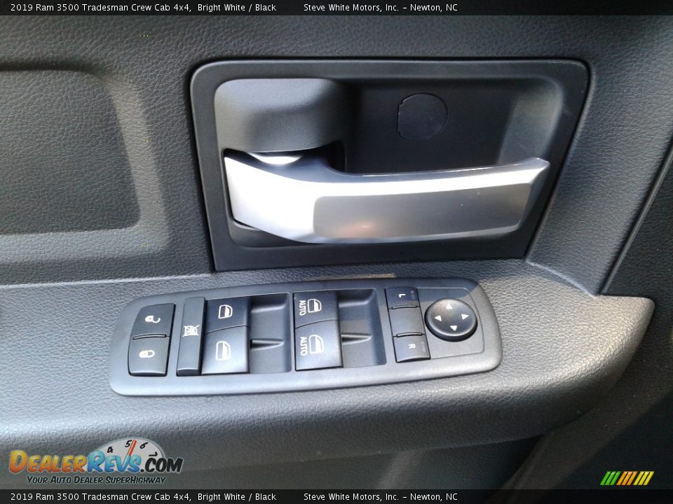 2019 Ram 3500 Tradesman Crew Cab 4x4 Bright White / Black Photo #9