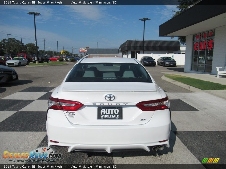2018 Toyota Camry SE Super White / Ash Photo #4