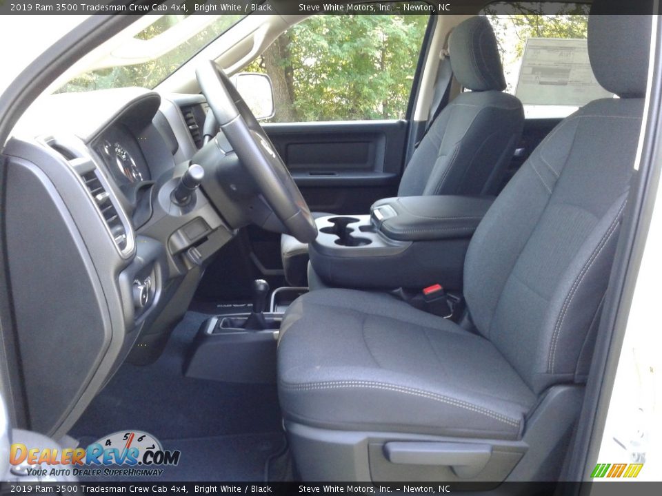2019 Ram 3500 Tradesman Crew Cab 4x4 Bright White / Black Photo #10