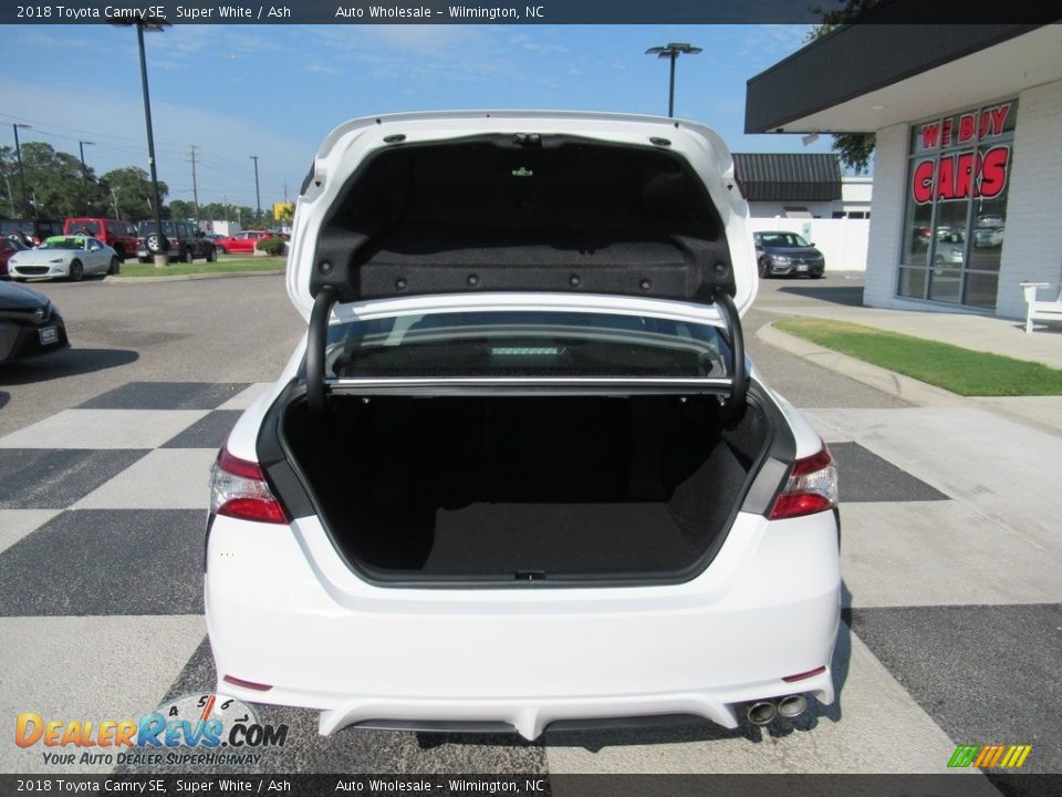 2018 Toyota Camry SE Super White / Ash Photo #5