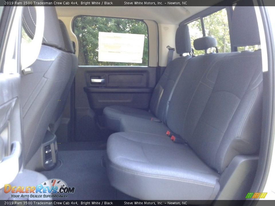 2019 Ram 3500 Tradesman Crew Cab 4x4 Bright White / Black Photo #11