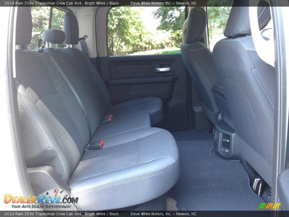 2019 Ram 3500 Tradesman Crew Cab 4x4 Bright White / Black Photo #13