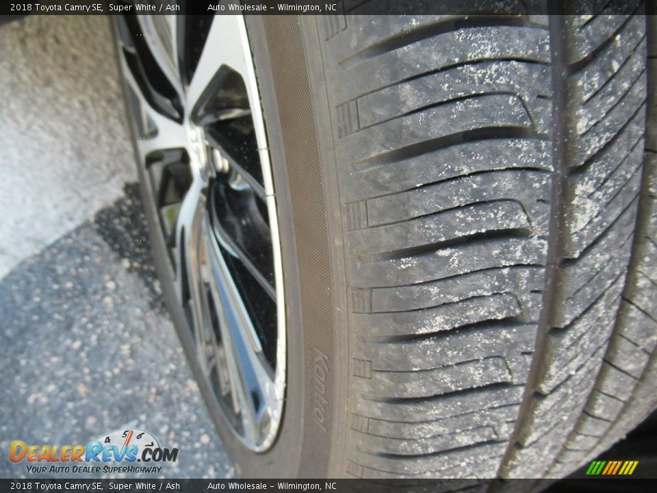2018 Toyota Camry SE Super White / Ash Photo #8