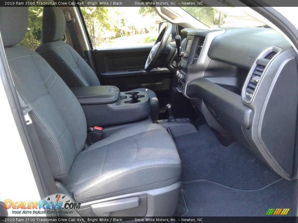 2019 Ram 3500 Tradesman Crew Cab 4x4 Bright White / Black Photo #14