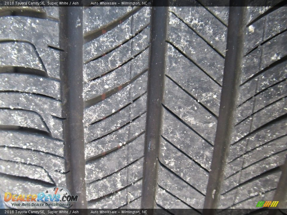 2018 Toyota Camry SE Super White / Ash Photo #9