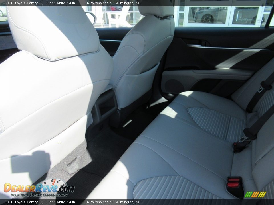 2018 Toyota Camry SE Super White / Ash Photo #11