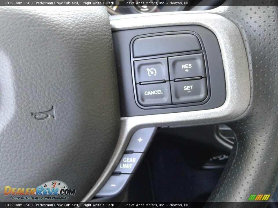 2019 Ram 3500 Tradesman Crew Cab 4x4 Bright White / Black Photo #16