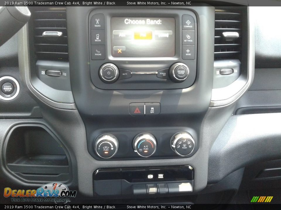 2019 Ram 3500 Tradesman Crew Cab 4x4 Bright White / Black Photo #18