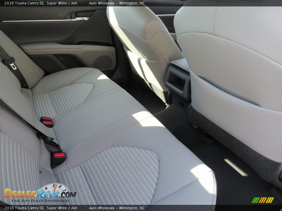 2018 Toyota Camry SE Super White / Ash Photo #13