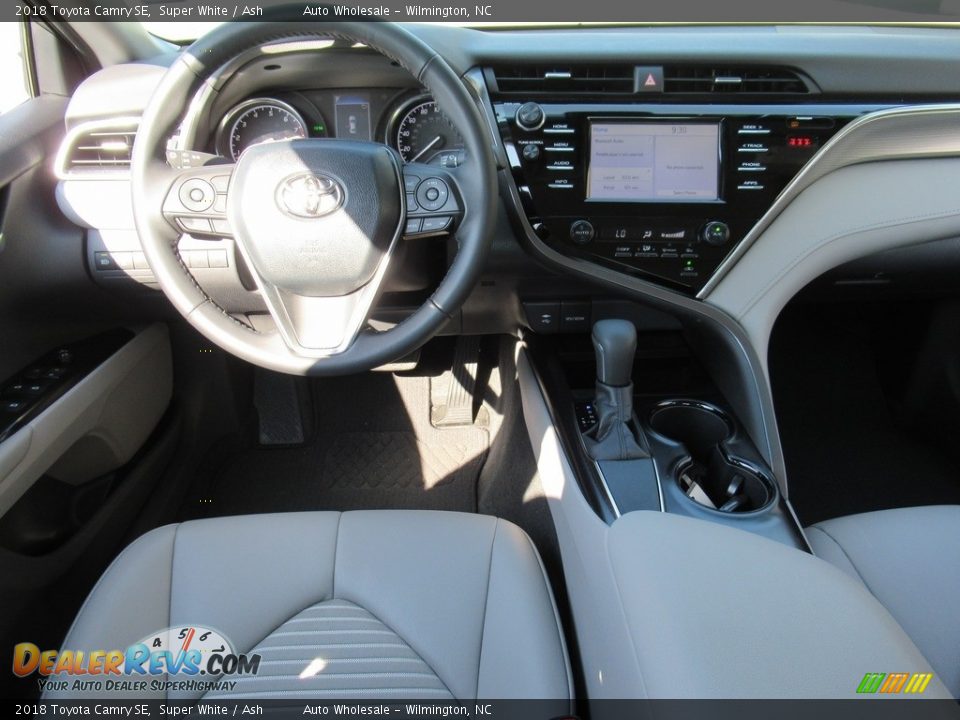 2018 Toyota Camry SE Super White / Ash Photo #15