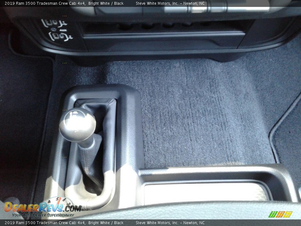 2019 Ram 3500 Tradesman Crew Cab 4x4 Bright White / Black Photo #22