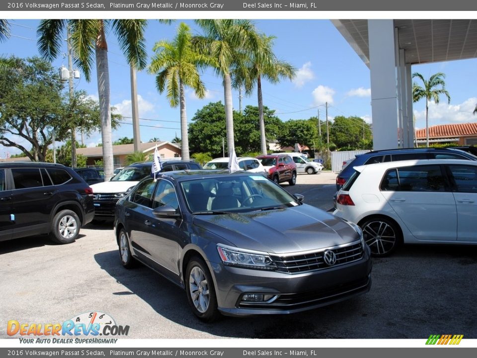 2016 Volkswagen Passat S Sedan Platinum Gray Metallic / Moonrock Gray Photo #1