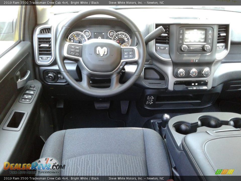 2019 Ram 3500 Tradesman Crew Cab 4x4 Bright White / Black Photo #23