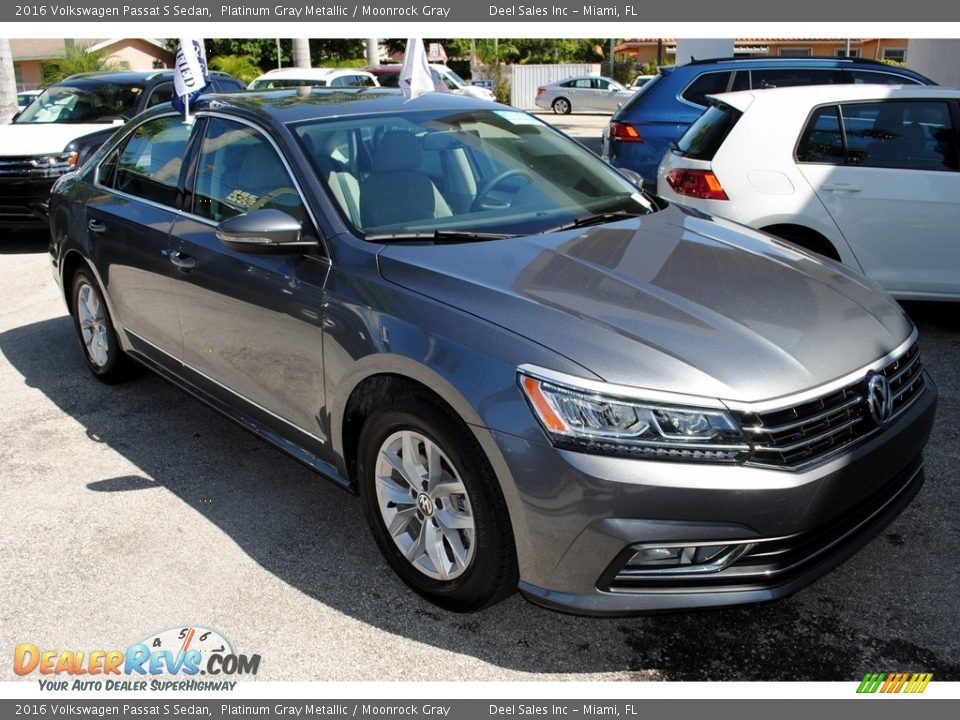 2016 Volkswagen Passat S Sedan Platinum Gray Metallic / Moonrock Gray Photo #2