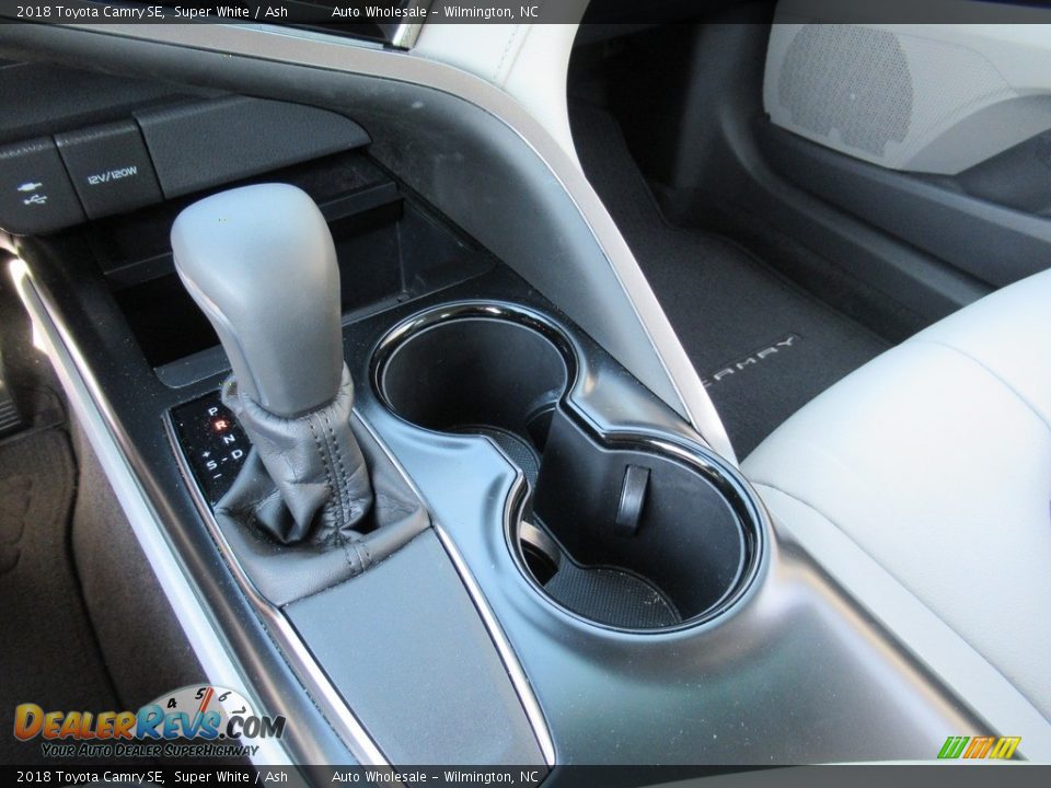 2018 Toyota Camry SE Super White / Ash Photo #19