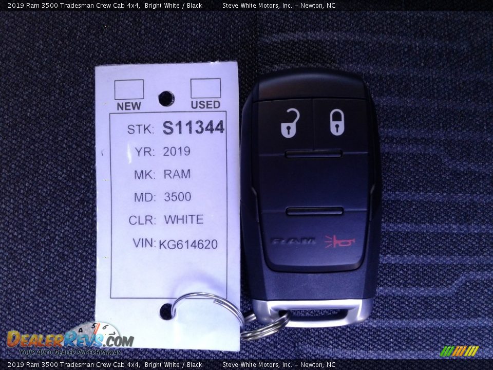 2019 Ram 3500 Tradesman Crew Cab 4x4 Bright White / Black Photo #24