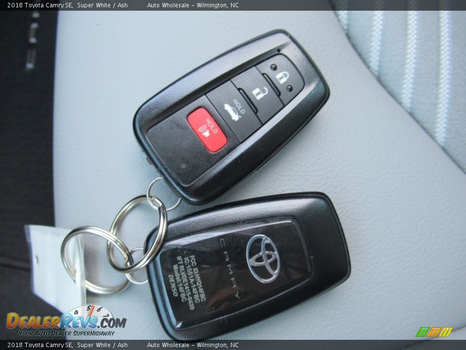 2018 Toyota Camry SE Super White / Ash Photo #20