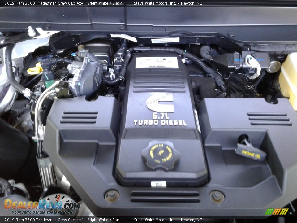 2019 Ram 3500 Tradesman Crew Cab 4x4 Bright White / Black Photo #25