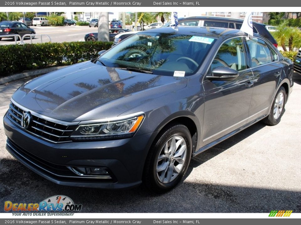 2016 Volkswagen Passat S Sedan Platinum Gray Metallic / Moonrock Gray Photo #4