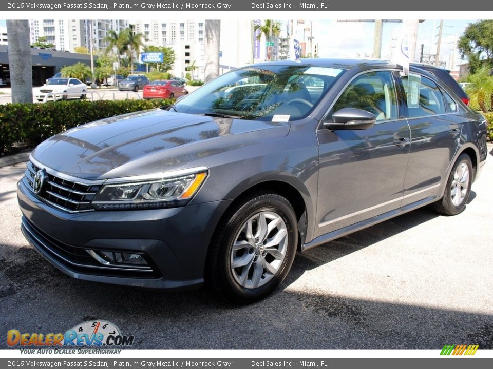 2016 Volkswagen Passat S Sedan Platinum Gray Metallic / Moonrock Gray Photo #5