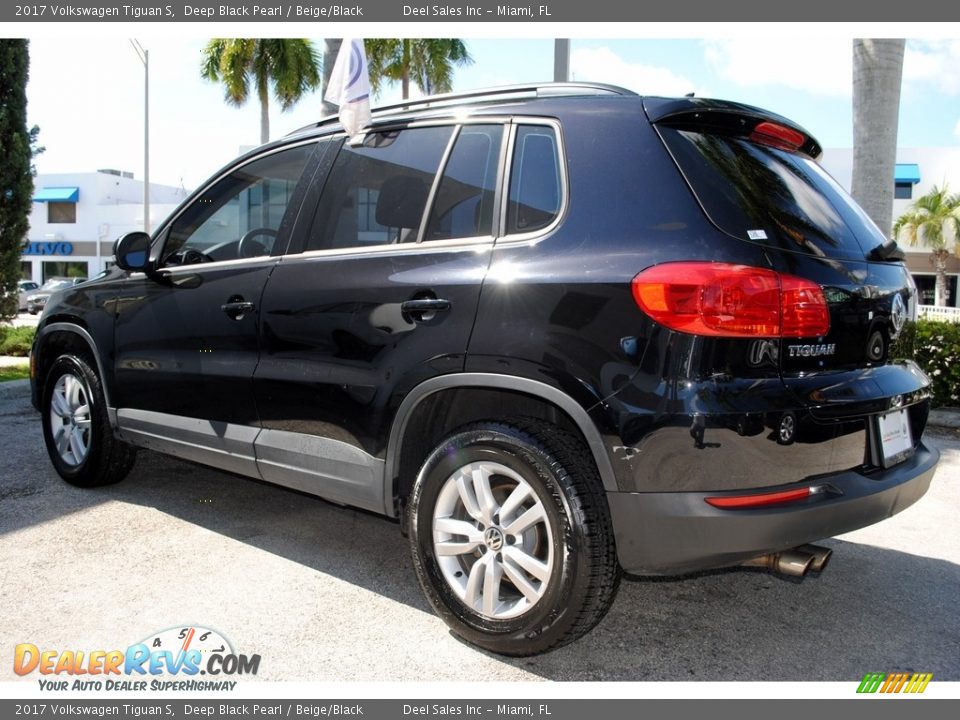 2017 Volkswagen Tiguan S Deep Black Pearl / Beige/Black Photo #7
