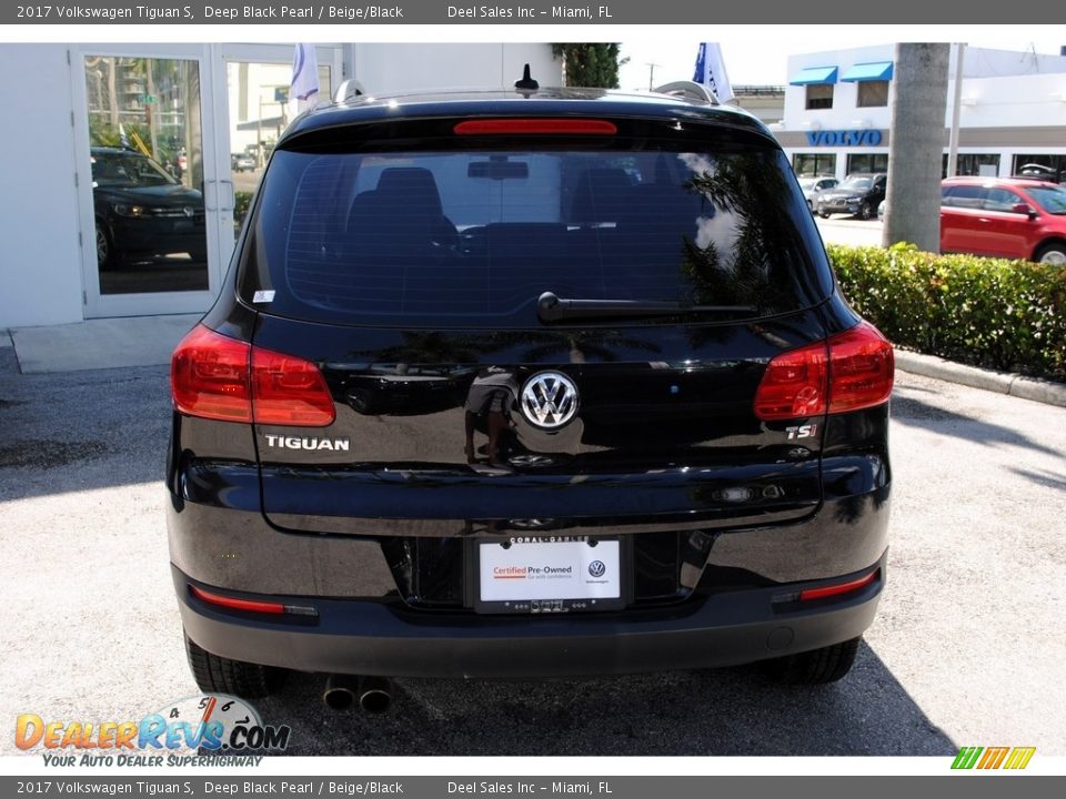 2017 Volkswagen Tiguan S Deep Black Pearl / Beige/Black Photo #8