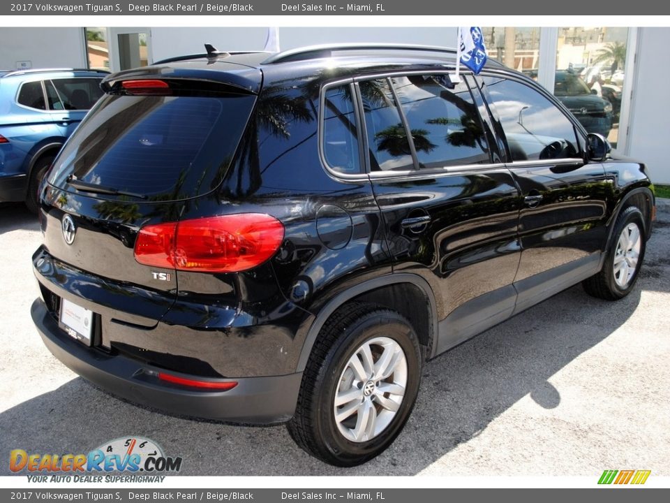 2017 Volkswagen Tiguan S Deep Black Pearl / Beige/Black Photo #9