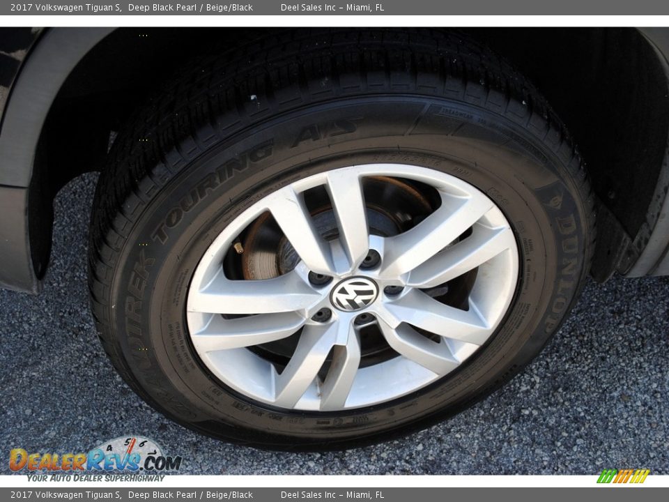 2017 Volkswagen Tiguan S Deep Black Pearl / Beige/Black Photo #10