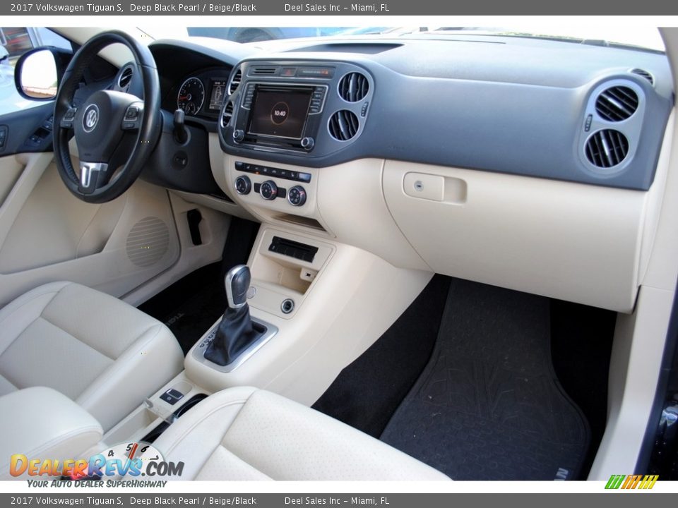 2017 Volkswagen Tiguan S Deep Black Pearl / Beige/Black Photo #16