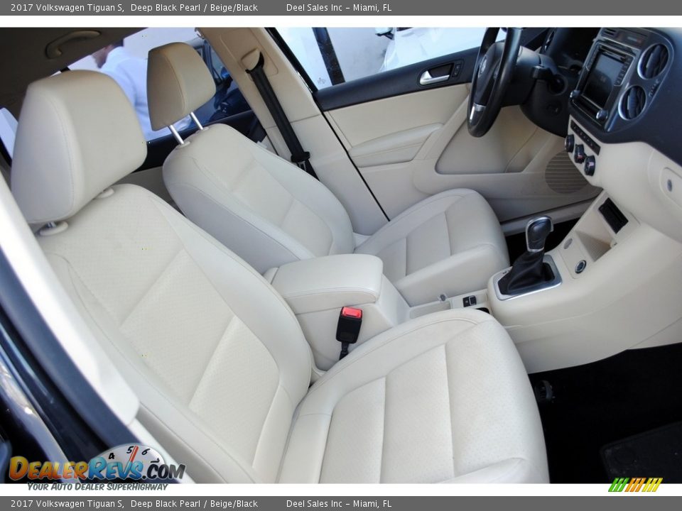 2017 Volkswagen Tiguan S Deep Black Pearl / Beige/Black Photo #17