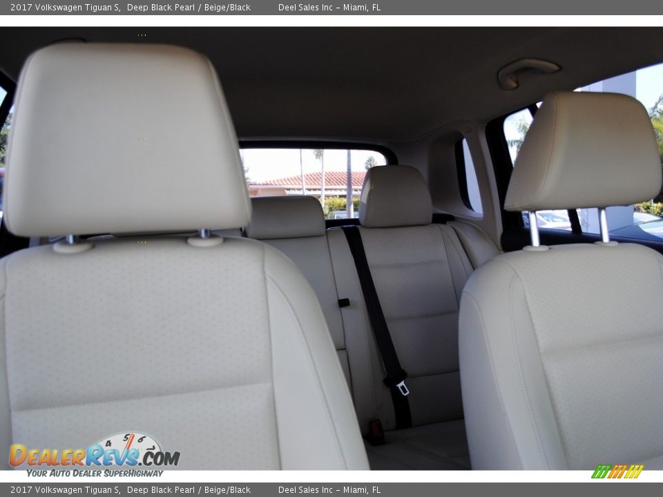 2017 Volkswagen Tiguan S Deep Black Pearl / Beige/Black Photo #19