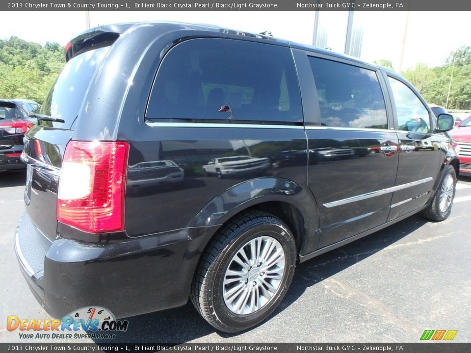 2013 Chrysler Town & Country Touring - L Brilliant Black Crystal Pearl / Black/Light Graystone Photo #8