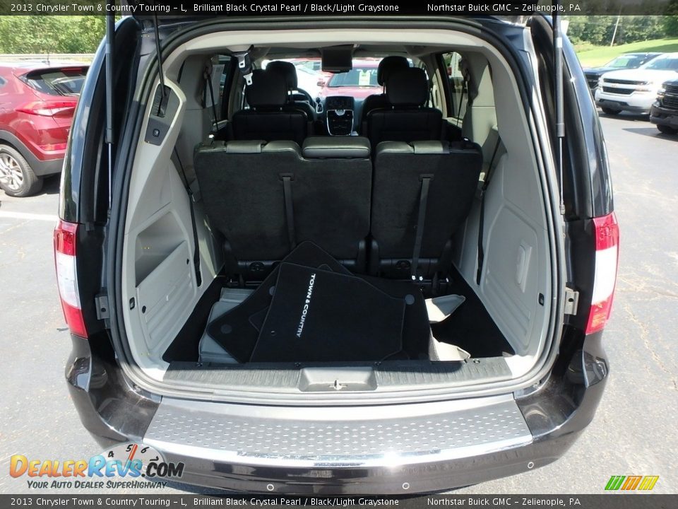 2013 Chrysler Town & Country Touring - L Brilliant Black Crystal Pearl / Black/Light Graystone Photo #10