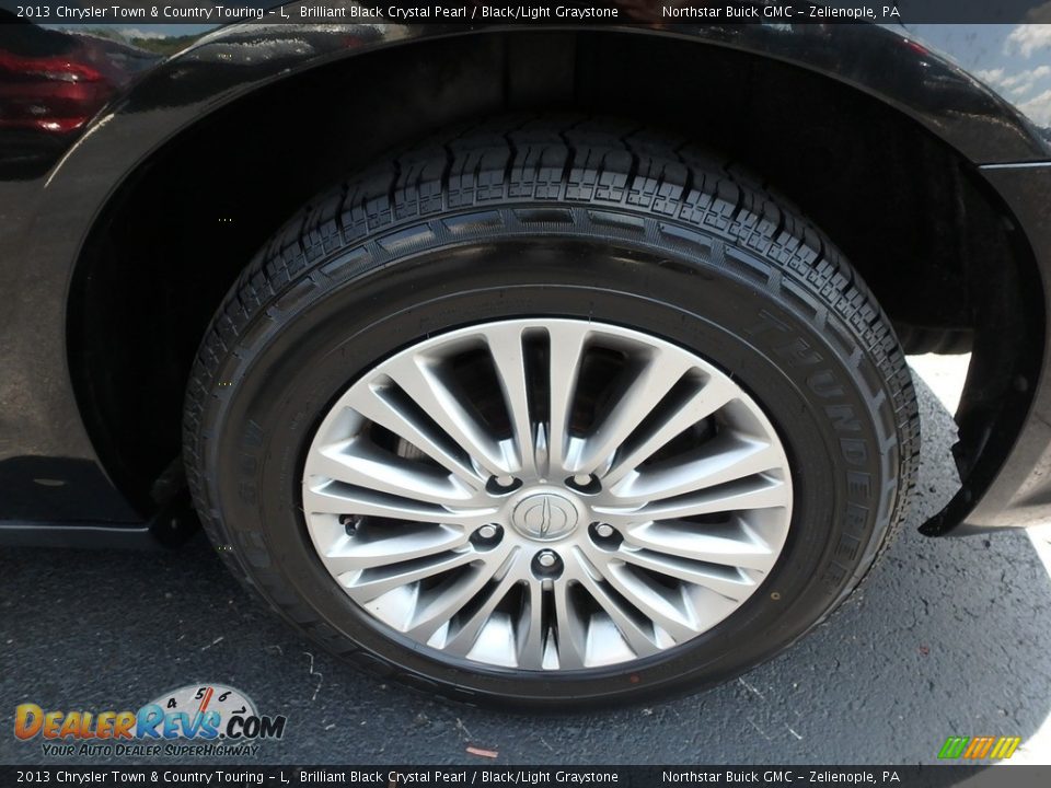 2013 Chrysler Town & Country Touring - L Brilliant Black Crystal Pearl / Black/Light Graystone Photo #14